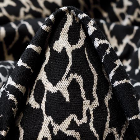 JACQUARD, JERSEY, VISCOSE, MARSHMALLOW&RAVEN BLACK